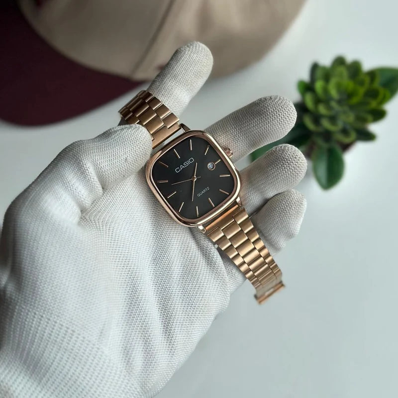 Casio Square Digital Watch – Classic Retro Style Wristwatch for Everyday Wear